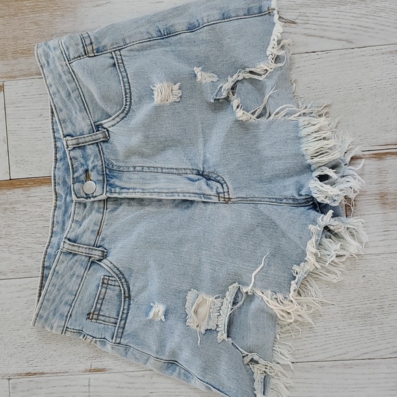 SHEIN Pants - Seeing shorts